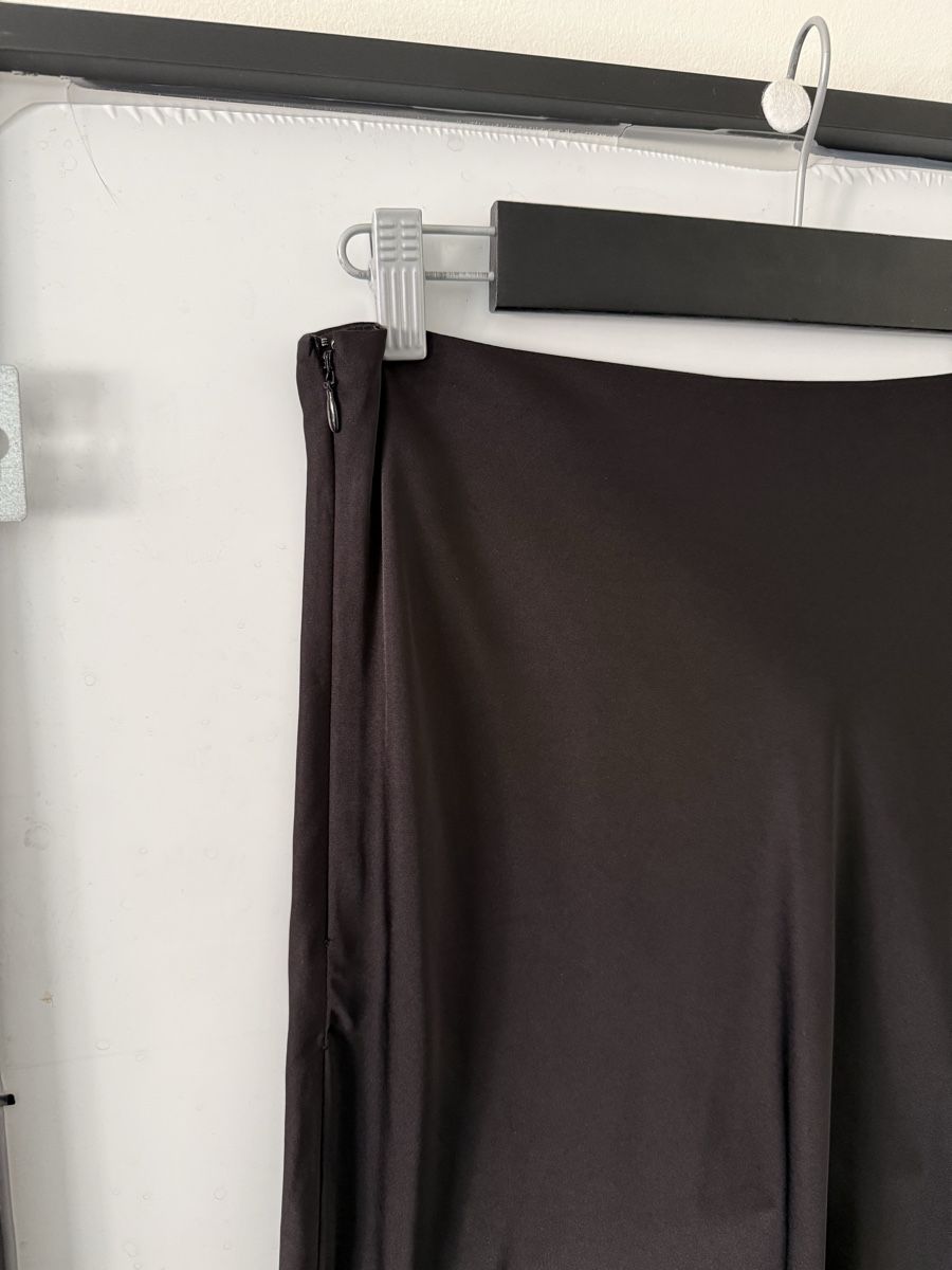 Monki Röcke: Monki Satin Rock schwarz Midi Grösse 40 – Gebraucht aus Lugano von rebecca.wardrobe 2