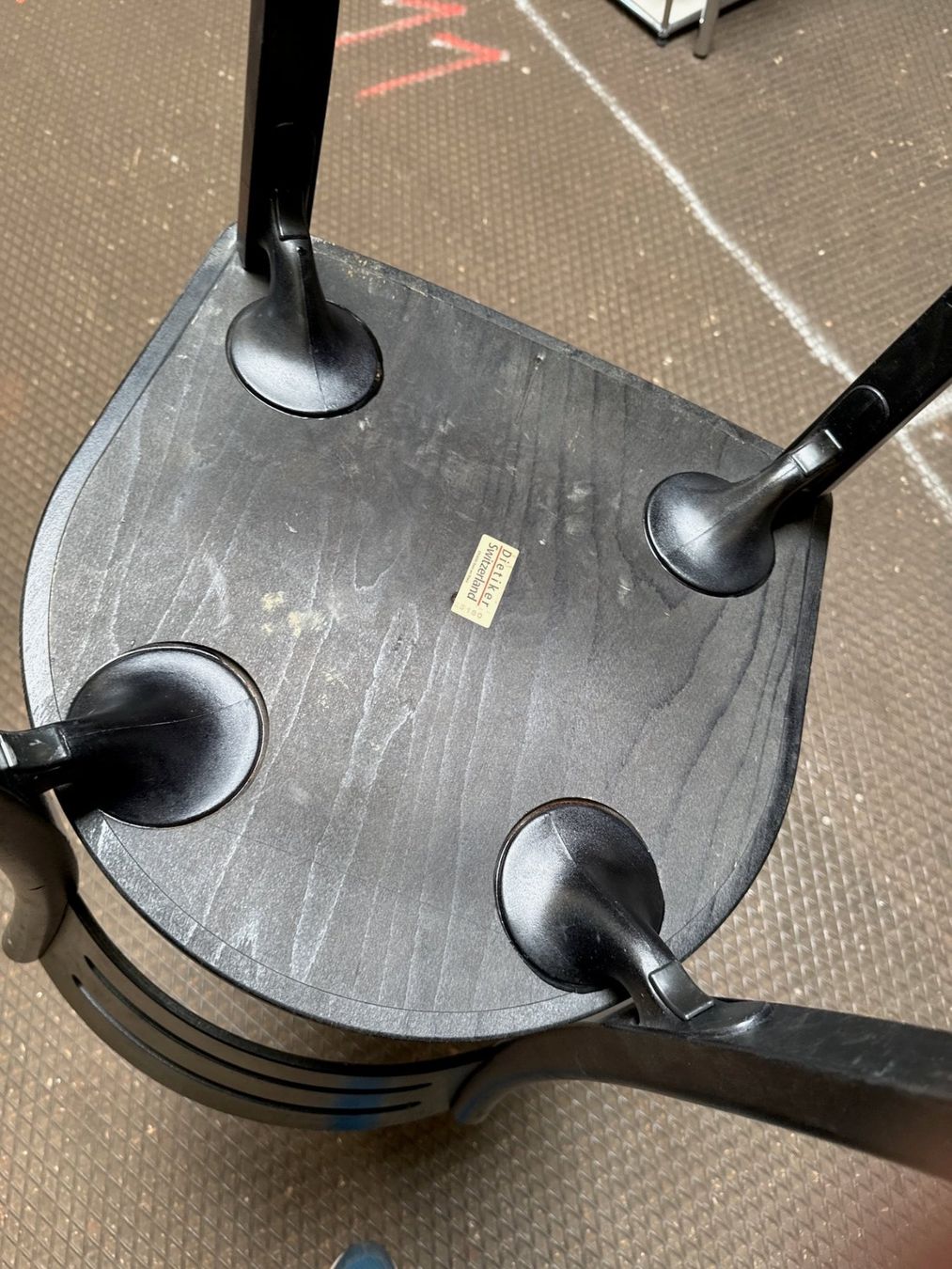 Dietiker Chaises: Dietiker Holzstuhl-Klassiker – D'occasion à Affoltern am Albis par Zapro 2