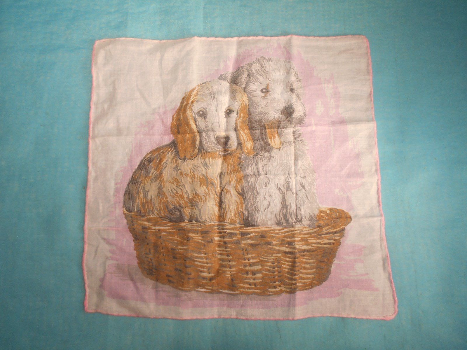 Autres vêtements & accessoires: Rosa Taschentuch, Dackel und Foxterrier – D'occasion à Bellach par JingleCherry