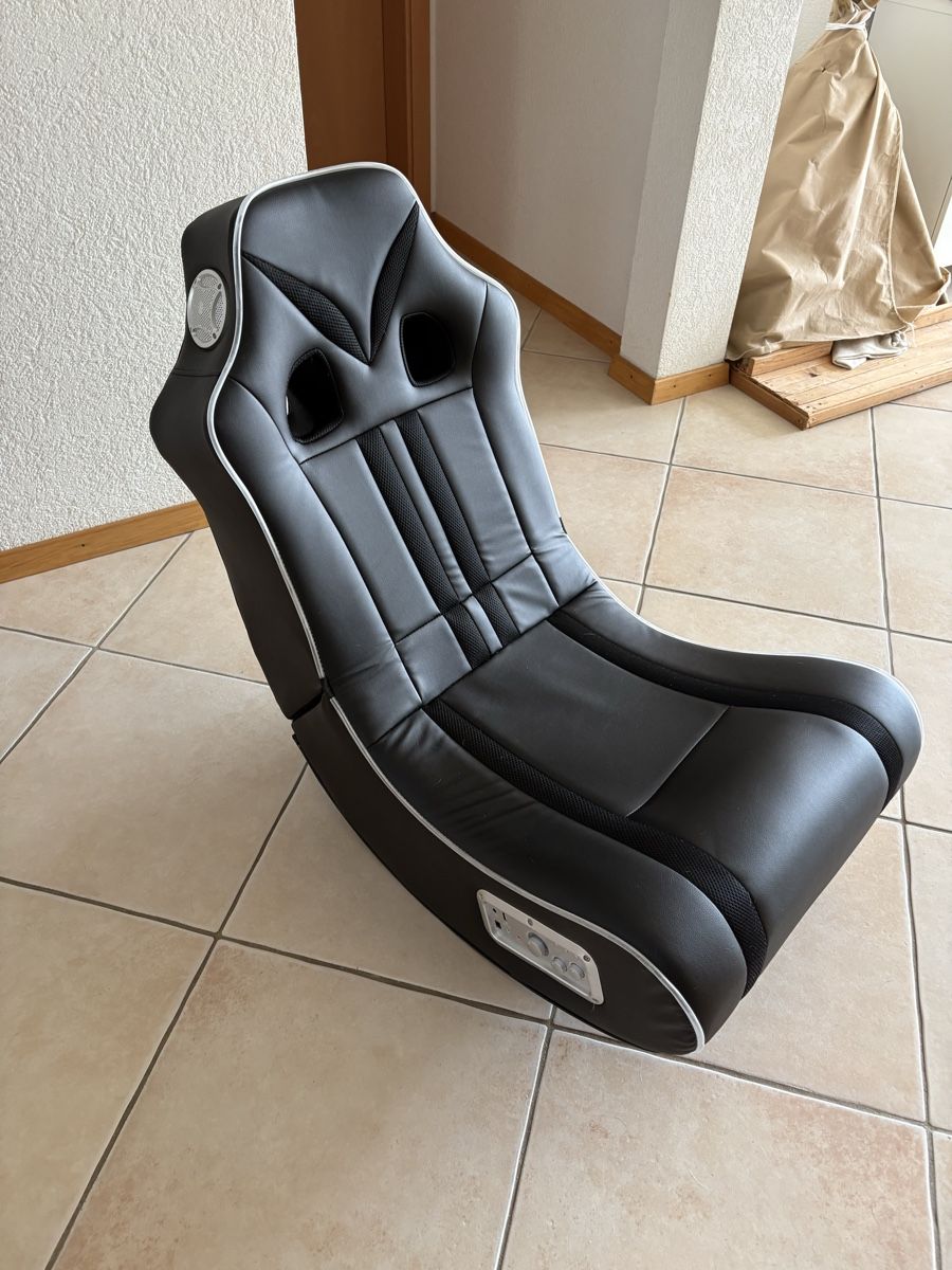 Poltrone: Fauteuil pliable avec enceintes et Bluetooth intégrés – Usato da Villarimboud venduto da hampton2012 2
