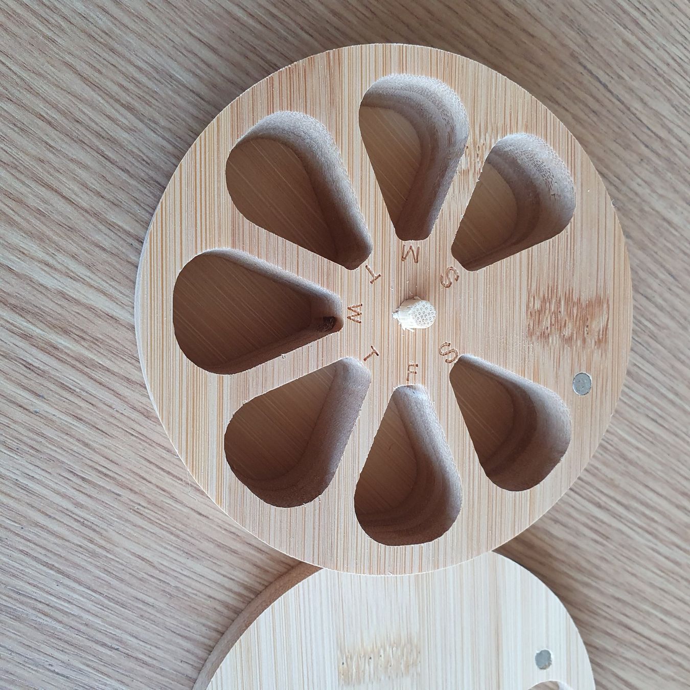 Behälter & Ähnliches: Pillendose aus Holz – Gebraucht aus Chur von BettinaOlczyk 1