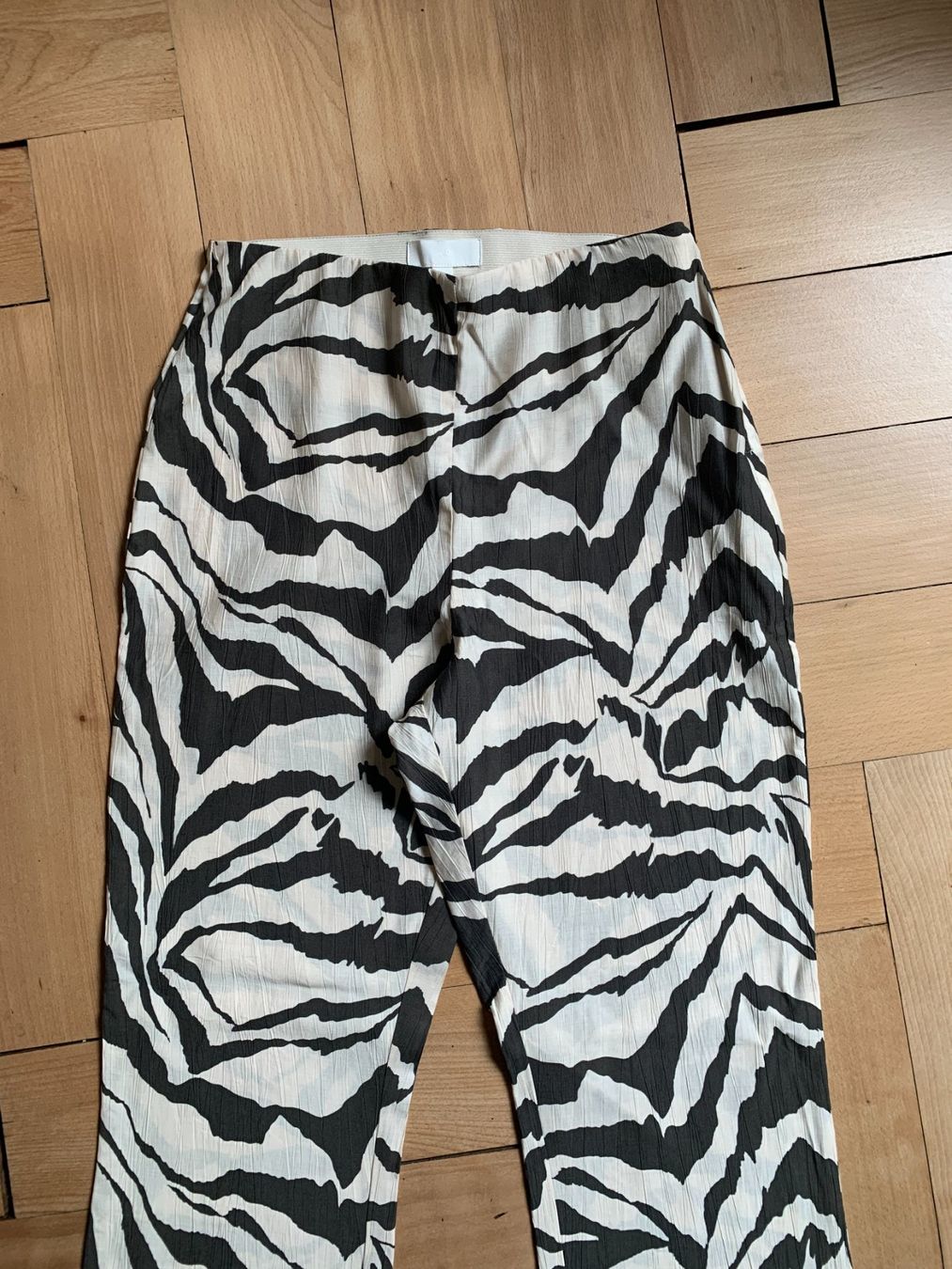 H&M Pantaloni: Zebra Hose crème-olivgrün - 38 – Usato da Zürich venduto da Diazaio 1
