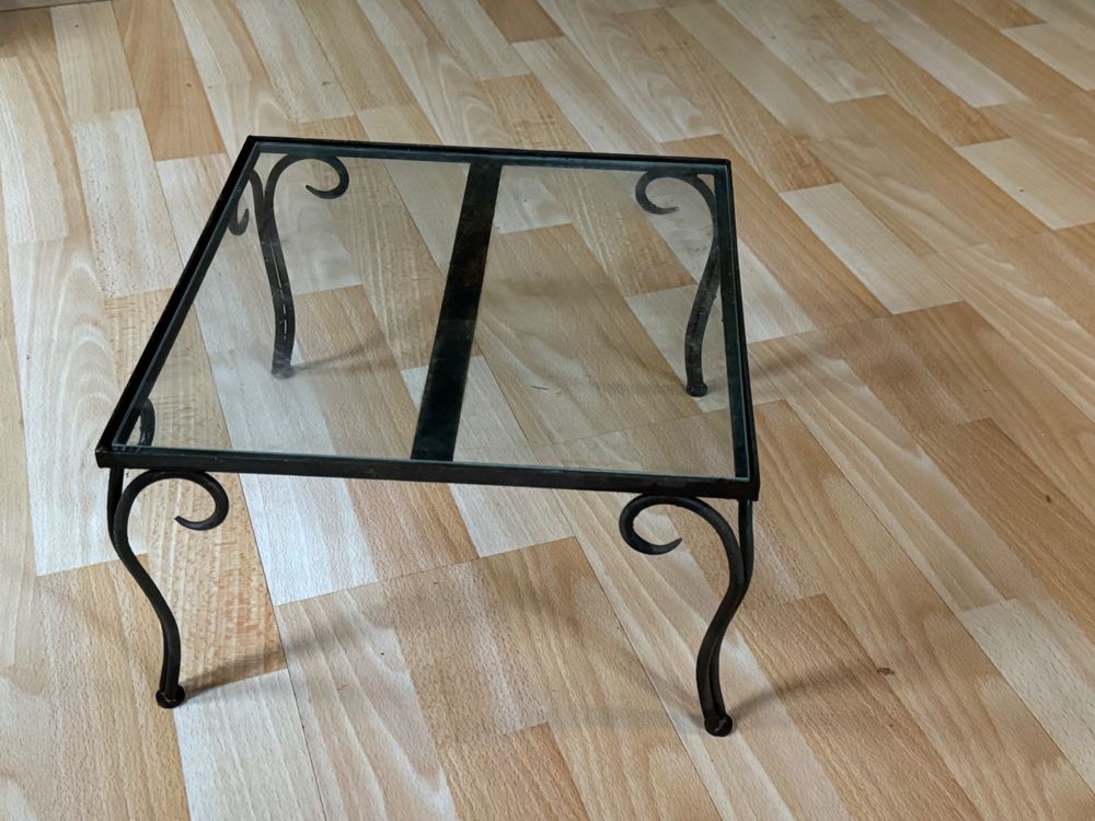 MetallGestell mit Glasplatte, für Blumentöpfe da.zu stellen Kaufen