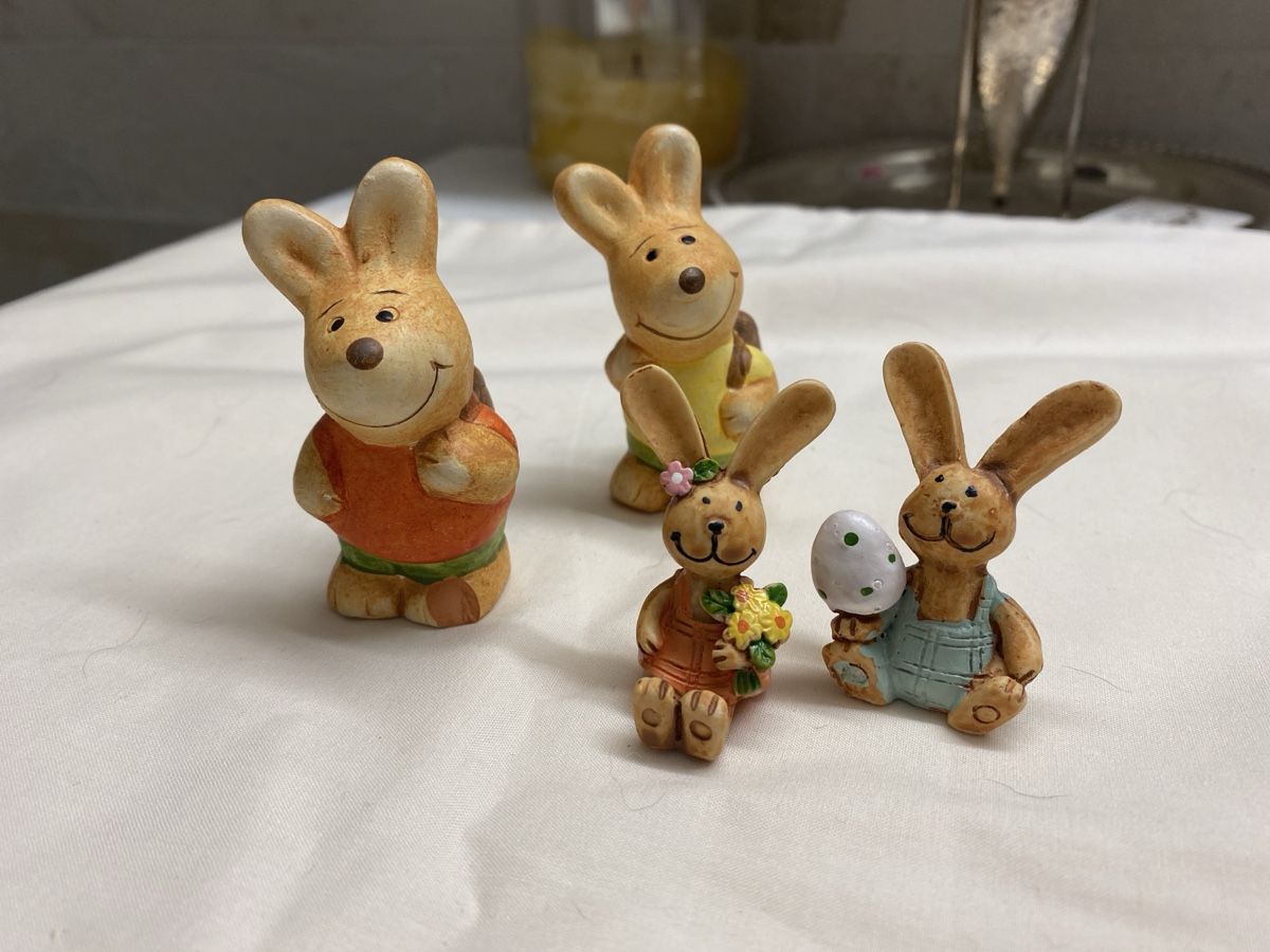 Alle Dekorationen: 5 Cute Ceramic Easter Bunny Figures Decor – Neu und originalverpackt aus Buttikon SZ von Maxwelltime 2