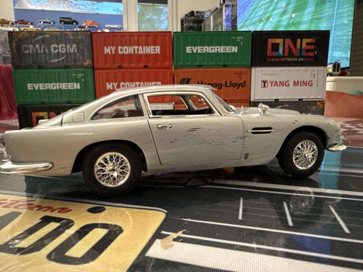 Aston Martin Modellini d'auto: Auto World Aston Martin James Bond – Nuovo (secondo la descrizione) da Basel venduto da Zomeg 2