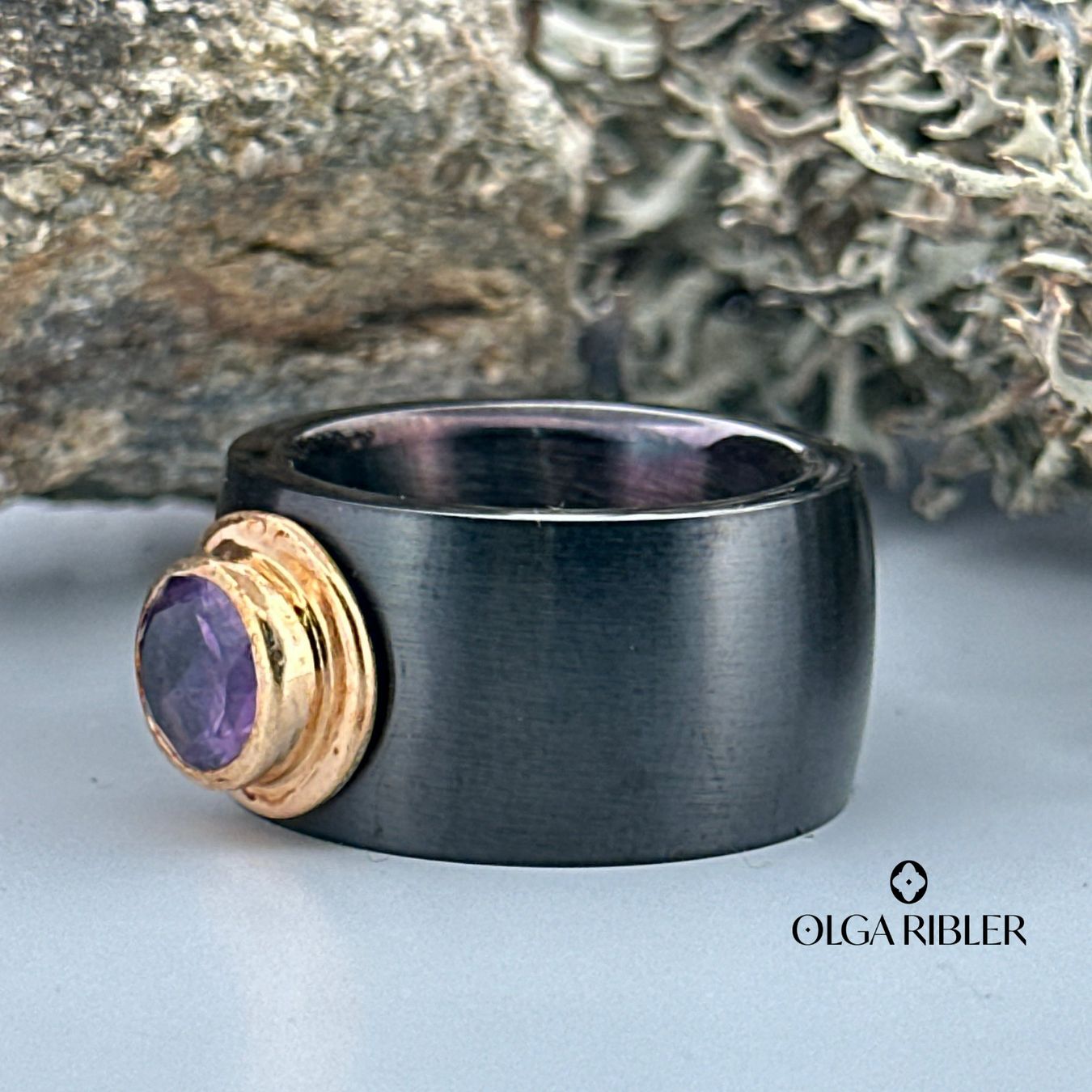 Olga Ribler Anelli: Edelstahl Ring mit Amethyste,  Ringgrösse 57 – Nuovo (secondo la descrizione) da Luzern venduto da Schmuckoutlet 7