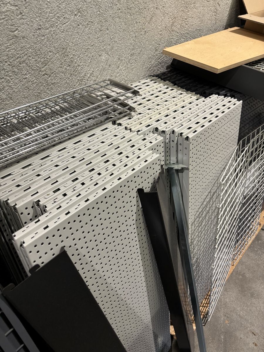 Scaffali: TEGO Metall Verkaufsregalsystem – Usato da Flüelen venduto da Abwe18 1