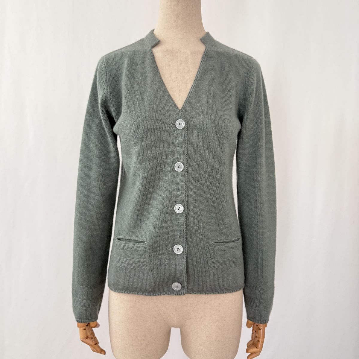 Maglioni & Felpe: Wool/Cashmere Cardigan – Nuovo (secondo la descrizione) da Freienbach venduto da Avviivva_Shop