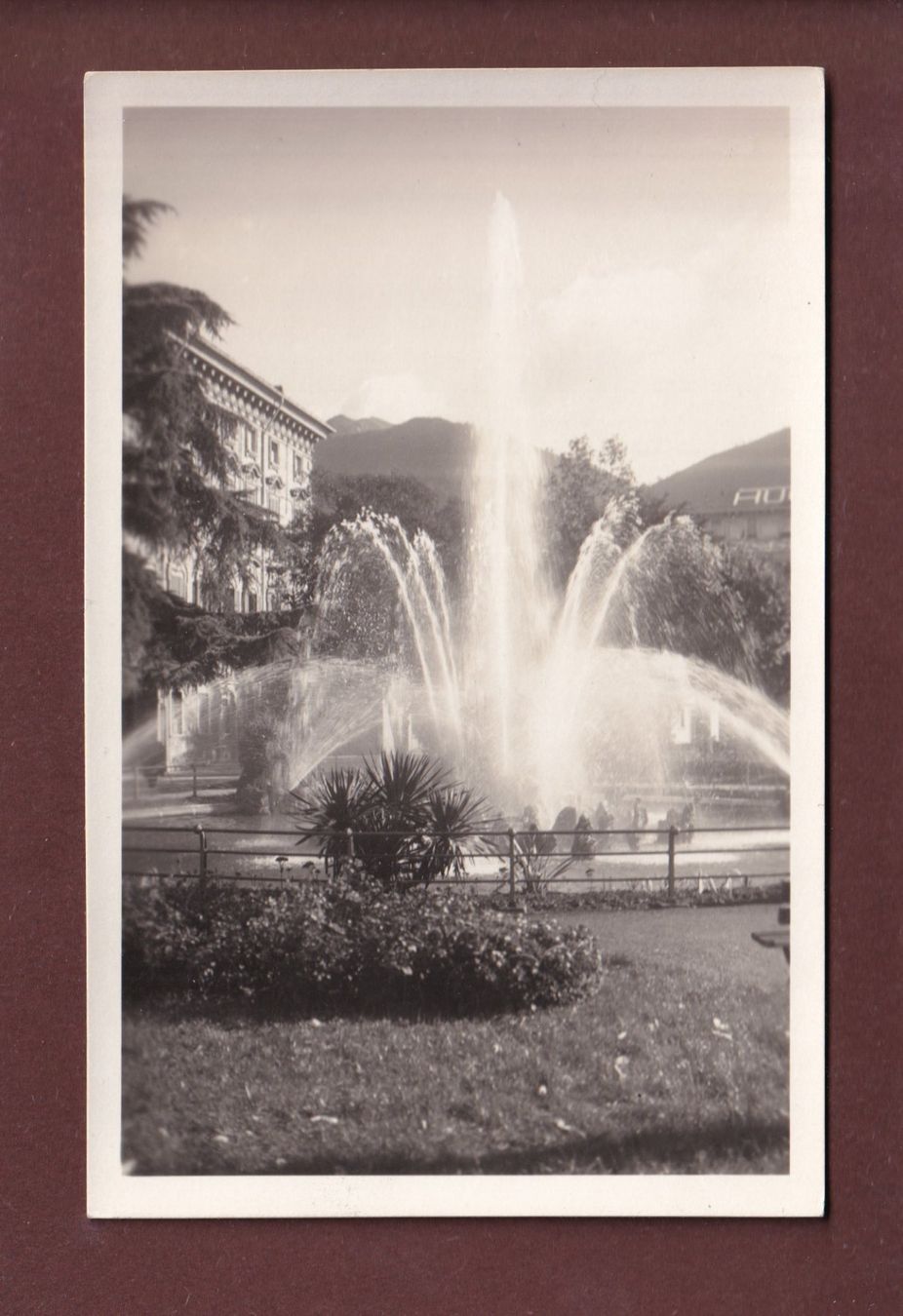 Cartoline postali: LUGANO - Giardino - Fontana – Usato da Pully venduto da nicecards