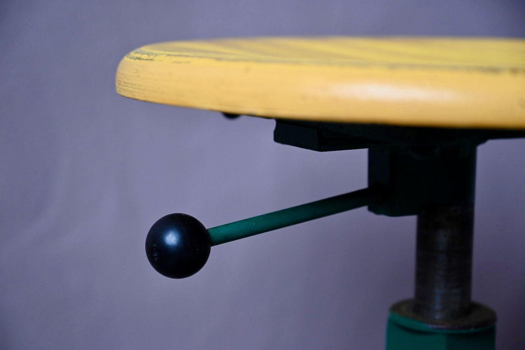 Sgabelli: Tabouret atelier industriel vert & jaune années 60 – Usato da COLMAR venduto da Sophiebellelurette 4