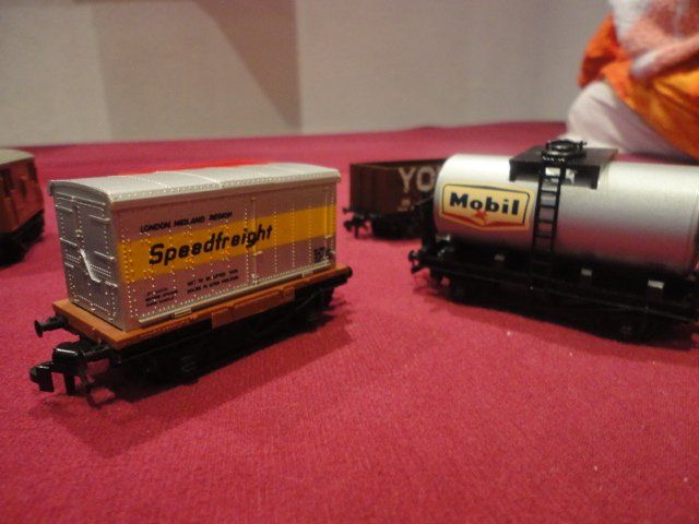 Trix Modellini di ferrovie: Trix Trains H0 9 britische Güterwagen – Usato da Wittenwil venduto da trixmartin 4
