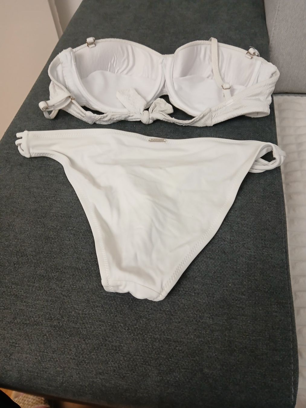 Costumi da bagno & Bikini: Weisser Damen Bikini Set Gr. M – Usato da Glattbrugg venduto da fin_66d8 1