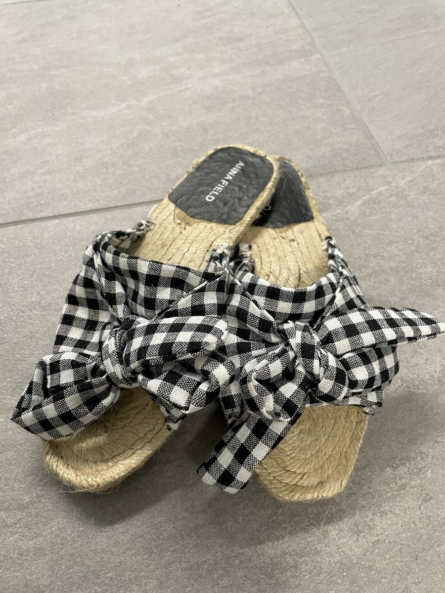 Damenschuhe: Sommerschlappen – Gebraucht aus Kilchberg BL von ann_kwk5