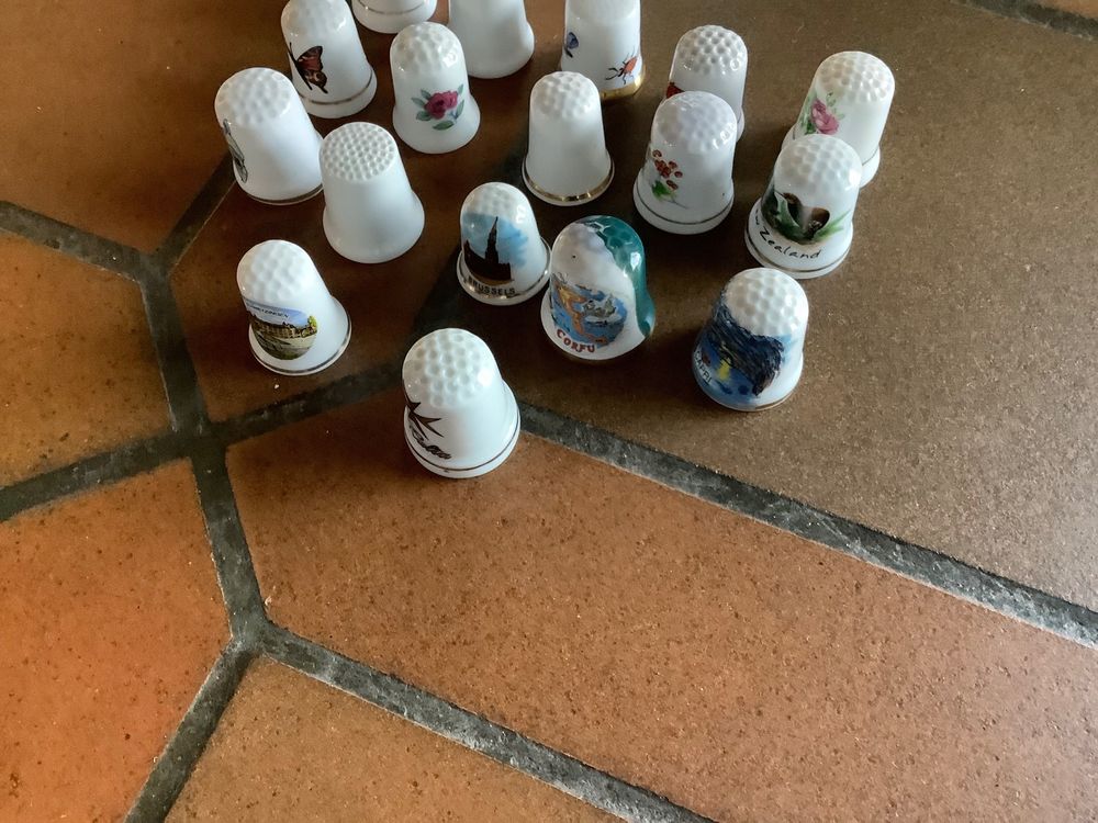 Porzellan Fingerhüte 3 Stück - Handgefertigt In England Mit Goldband