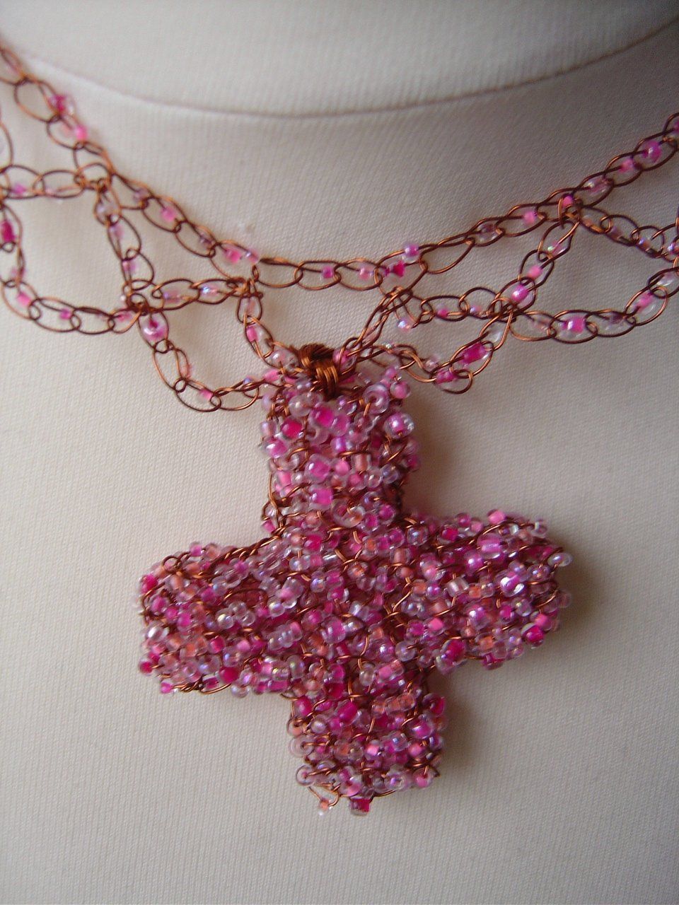 Catenine: Wunderschöner Schmuck - Beadwork "Kreuz mit feiner Kette" – Nuovo (secondo la descrizione) da Füllinsdorf venduto da Bantrybay 1