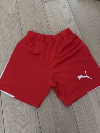 Shorts Puma rouge taille 4 ans bon état