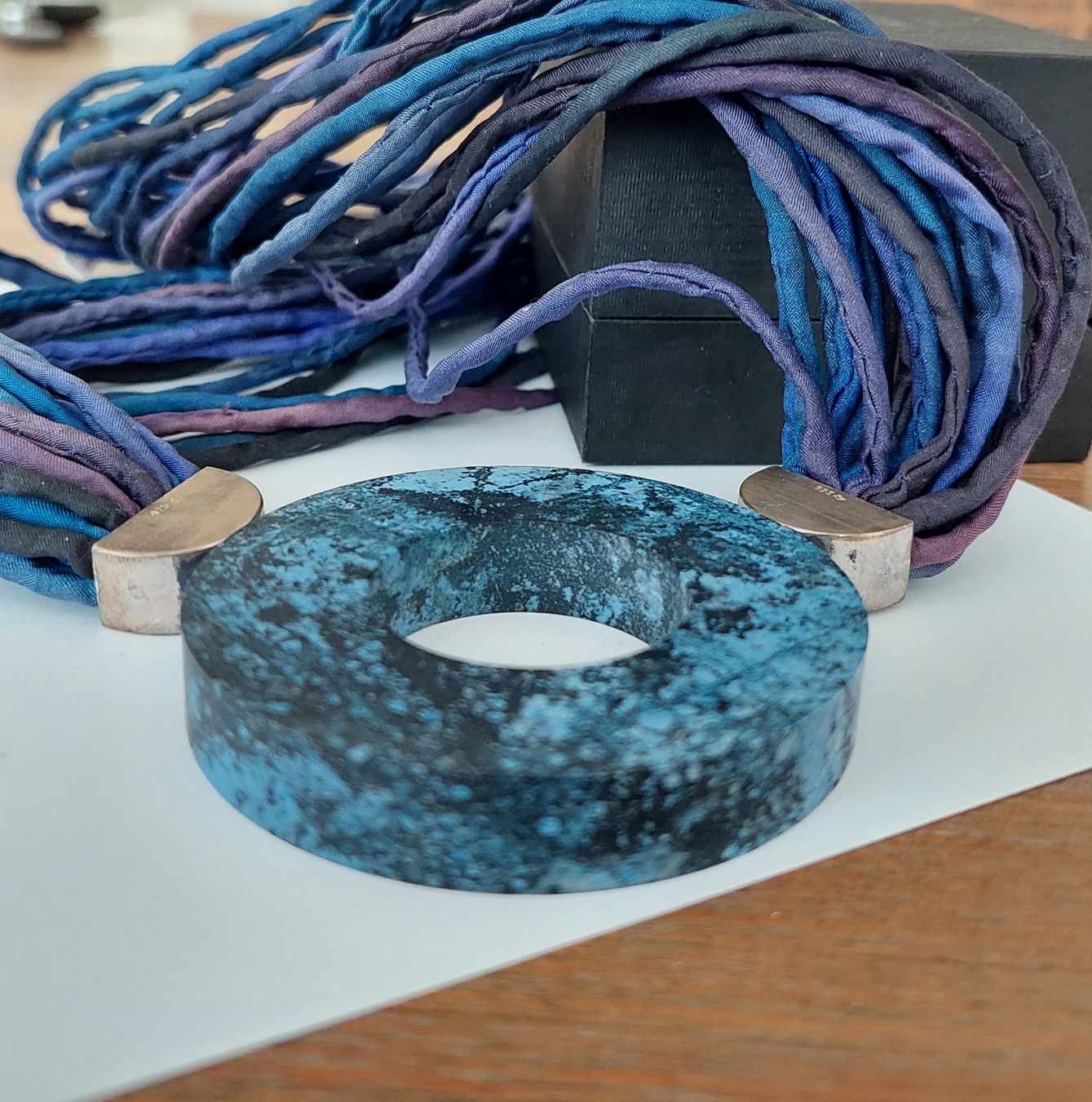 Pietre preziose: Symphonie in blauer Seide mit seltenem Dumortierit – Nuovo (secondo la descrizione) da Klingnau venduto da Tamina5 2