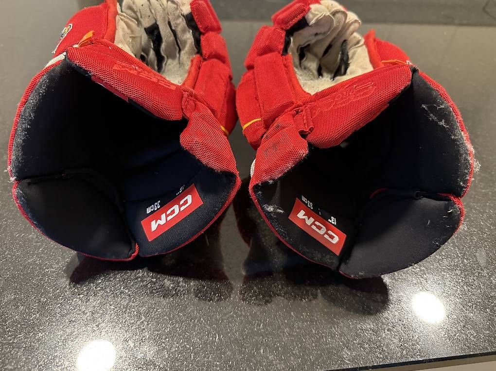 Ccm Altri accessori da uomo: CCM Eishockeyhandschuhe EHC Biel-Bienne Gameworn – Usato da Hermrigen venduto da seguin_9 3