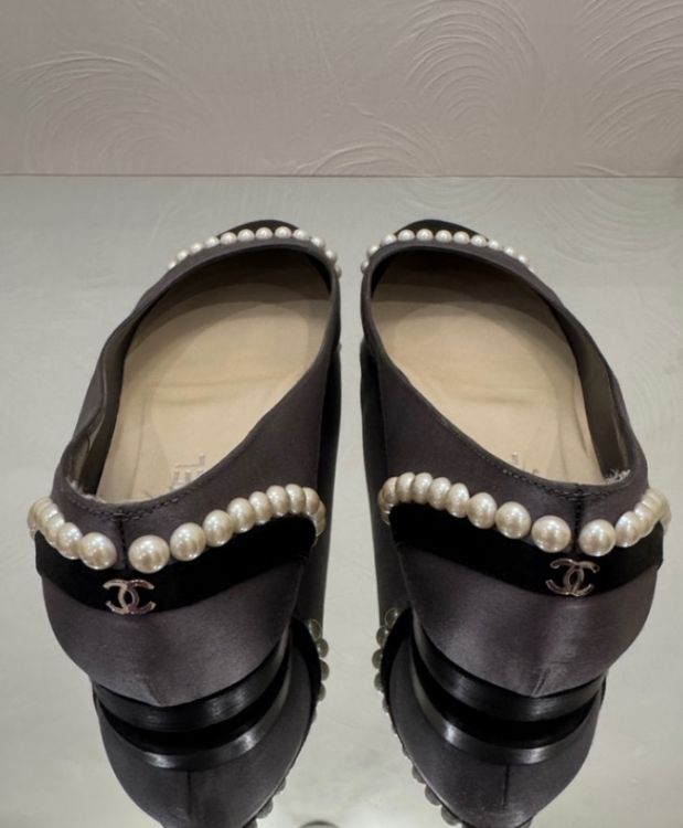 Chanel Chaussures femmes: Ballerinas von Chanel mit Perlen -.40,5 – D'occasion à Steg VS par joa_k2b8 2