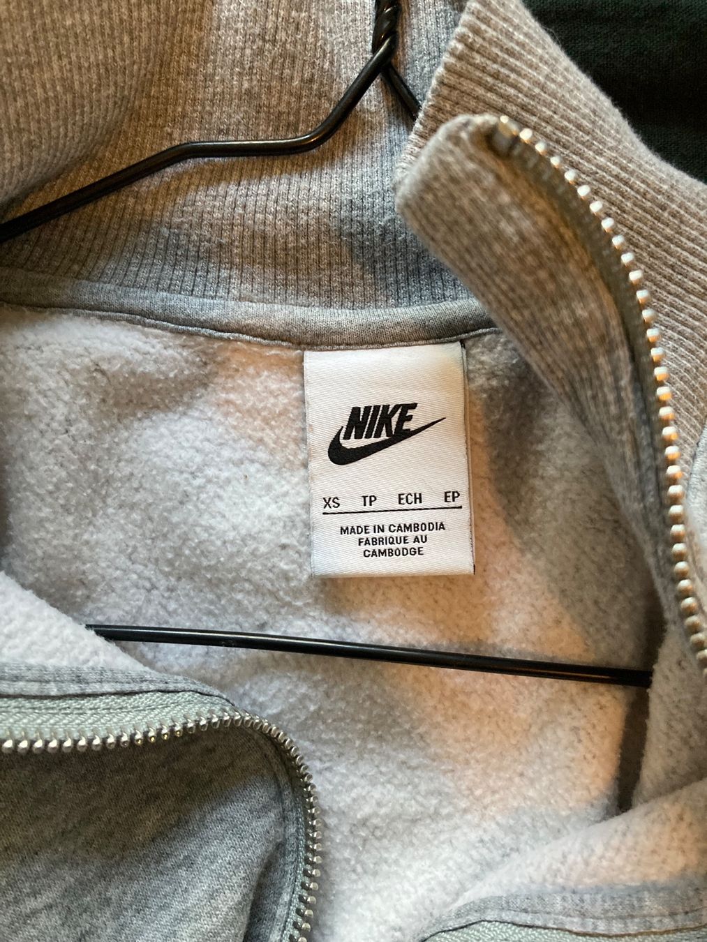 Nike Pullover & Sweatshirts: Nike Pullover grau – Gebraucht aus Zürich von vesieber 1