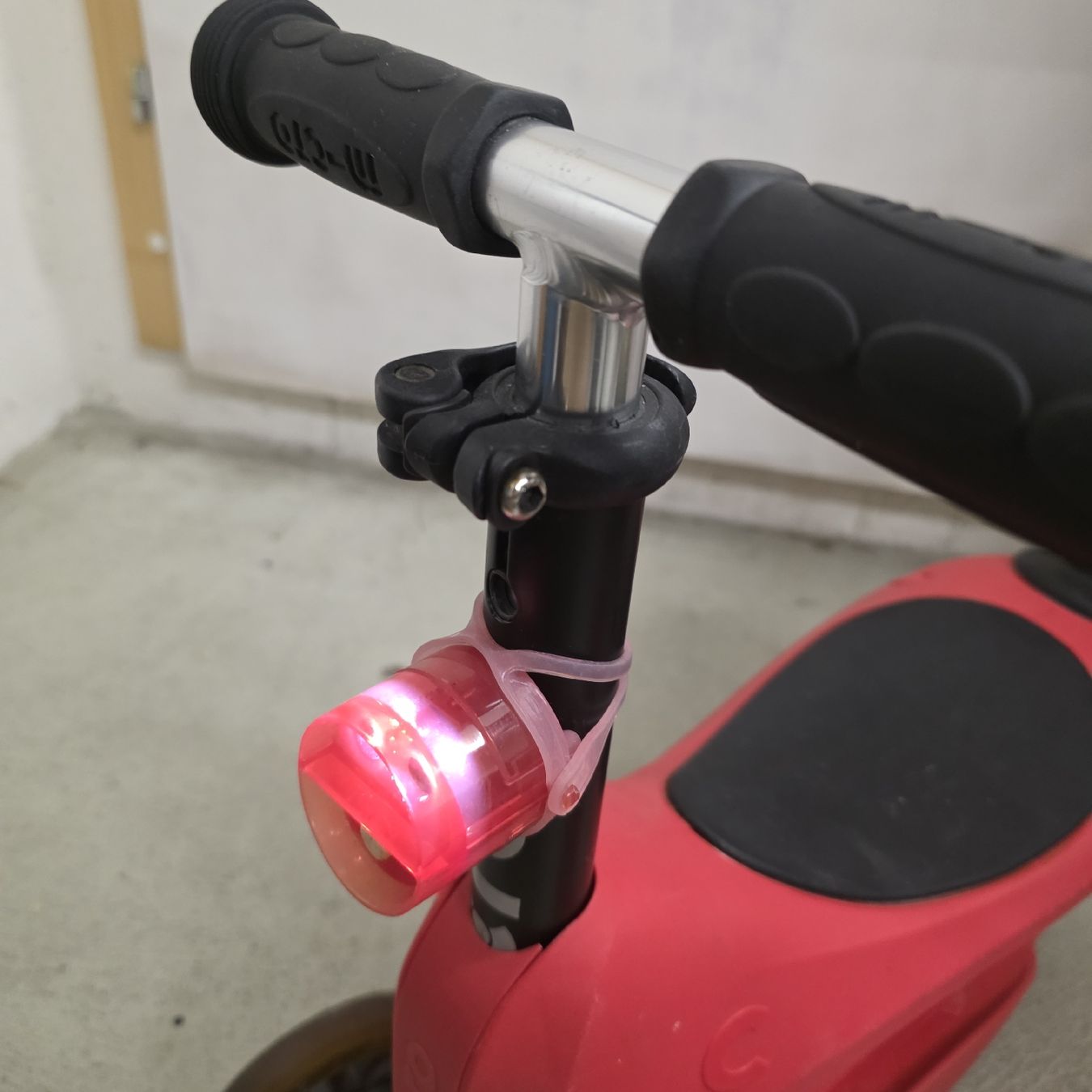 Micro Mini2Go Scooter with Seat and Storage Red - Used (D'occasion) à ...
