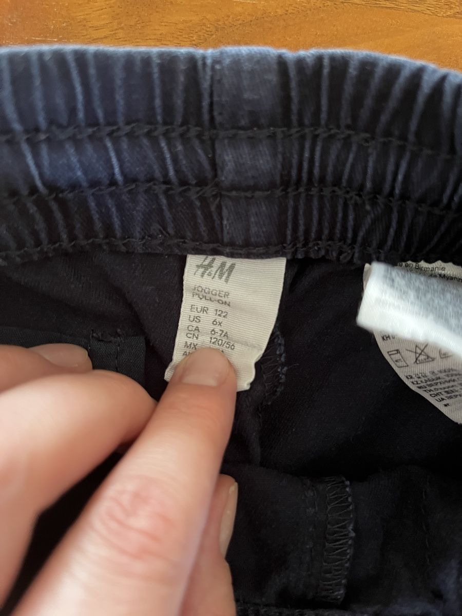 H&M Hosen: Joggers / Hose Gr. 122 – Gebraucht aus Chur von cardem86 1