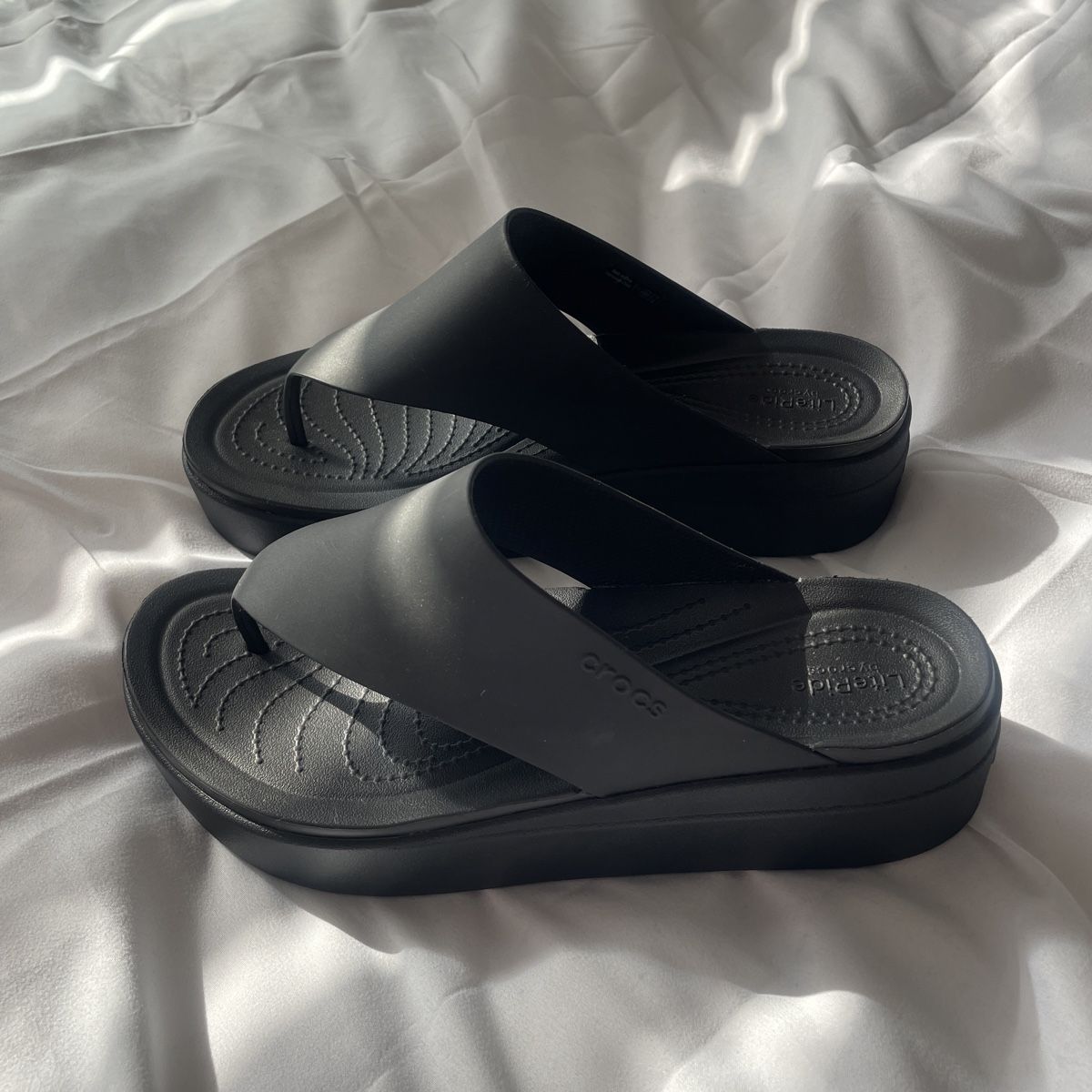 Crocs Damenschuhe: Crocs Brooklyn Flip🖤 EU 41 – Neu (gemäss Beschreibung) aus Baar von Maiwena 3