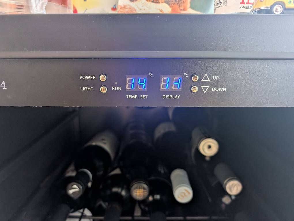 Fust Frigoriferi: Weinschrank – Usato da Schmerikon venduto da miri87altdorf 2