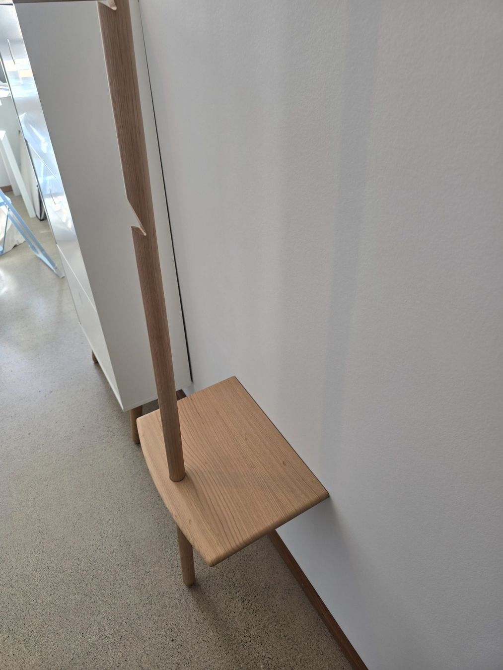 Livique Garderobe: Schlichte Garderobe – Gebraucht aus Bern von sar_g5ff 4