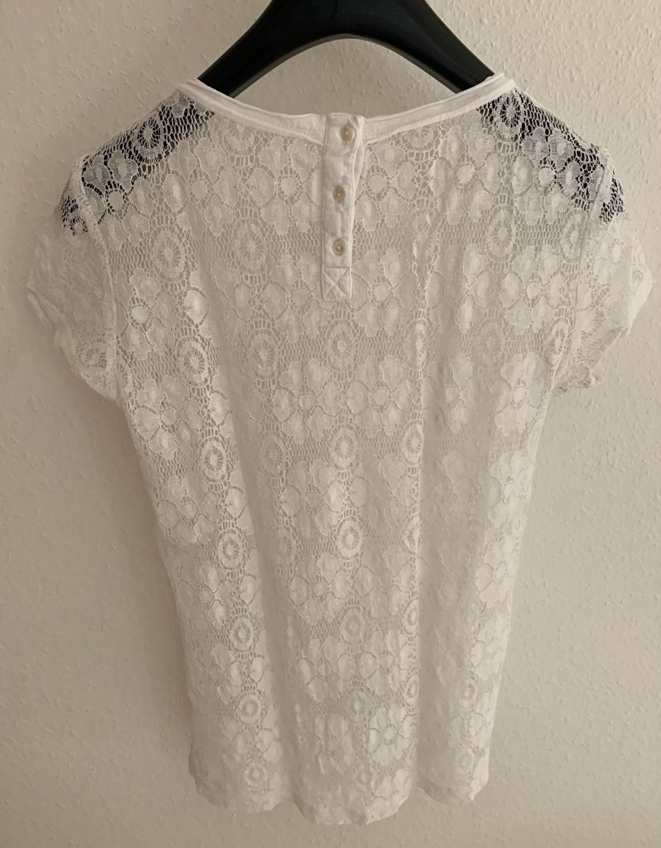 H&M T-Shirts: T-Shirt aus weisser Spitze – Gebraucht aus Zürich von p_q7q_nichtraucher 2