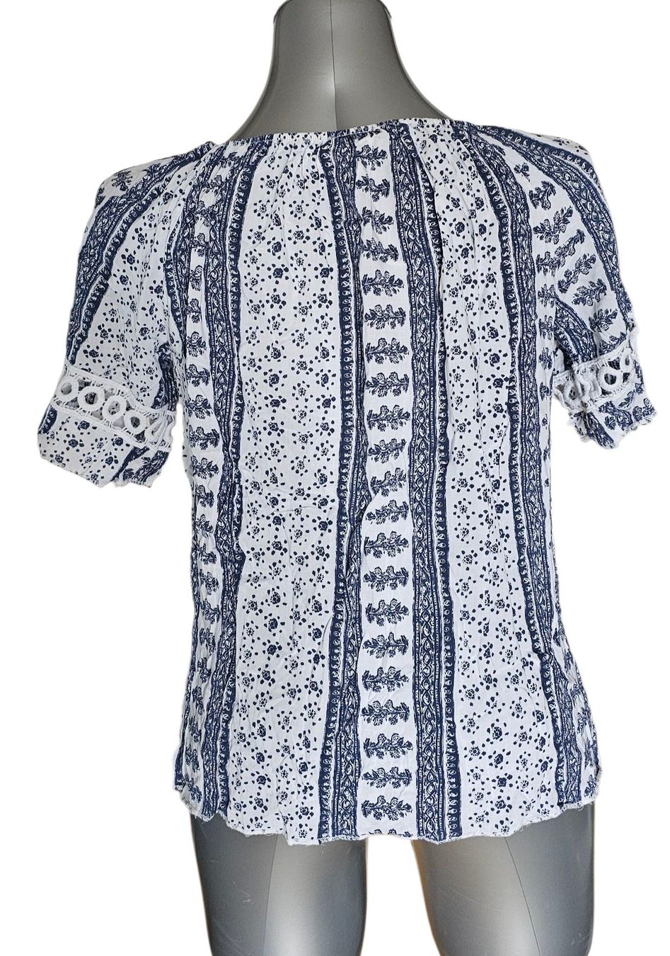 Top: Weisses Top mit blauem Muster, Gr. S – Usato da Langenthal venduto da SecondChanceShop 1