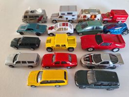 Sammlung von 16 Spielzeugautos, verschiedene Modelle!
