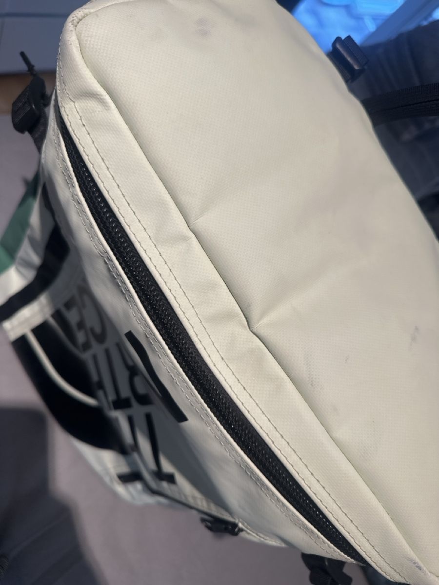 North Face Zaini: The North Face Fuse Box Rucksack 30L  – Usato da Bassersdorf venduto da Ayumiyamaguchi 4