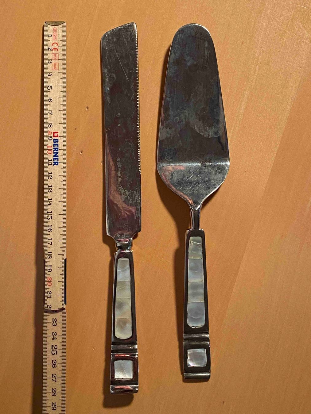 Set di posate: Kuchenmesser und Kuchenschaufel mit Perlmuttgriffen – Usato da Maur venduto da privat101 4