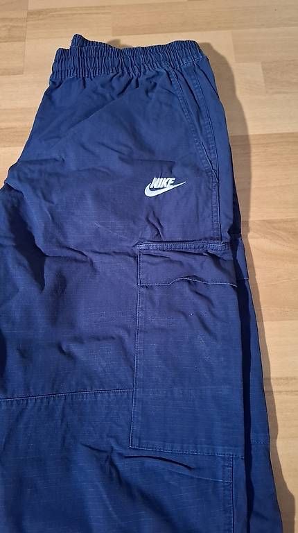 Pantalons: Pantalon cargo Nike – D'occasion à Fleurier par die_gg95 1