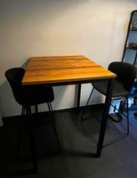 Table haute bois et métal, 2 chaises hautes, style modern...