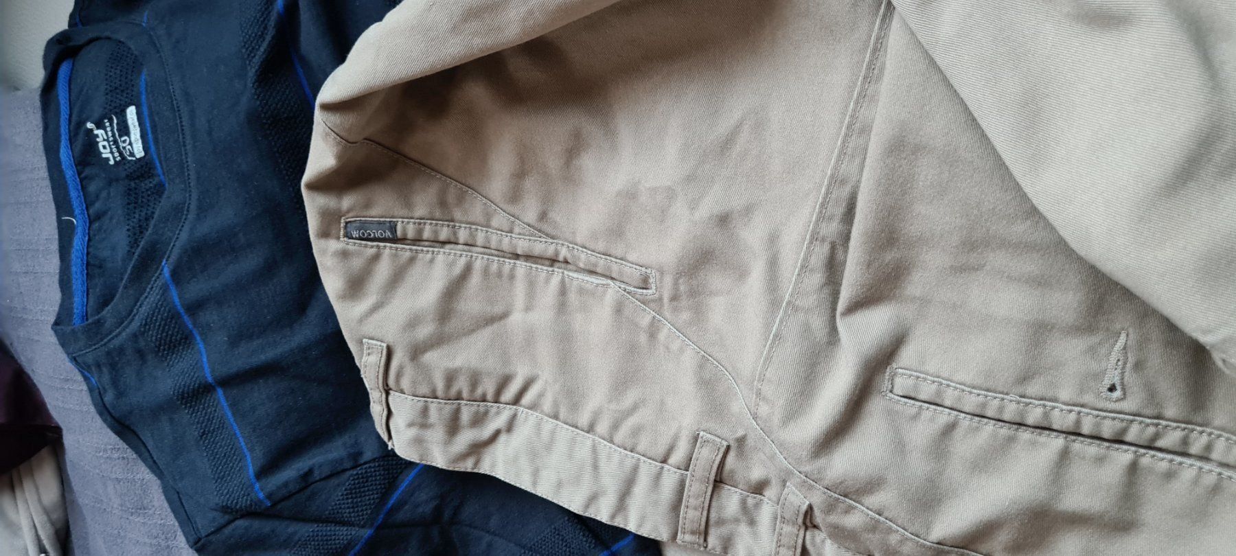Volcom Pantalons: Coole VOLCOM Hose gr.32 und Joy Shirt cool – D'occasion à Ferden par jemyce 2