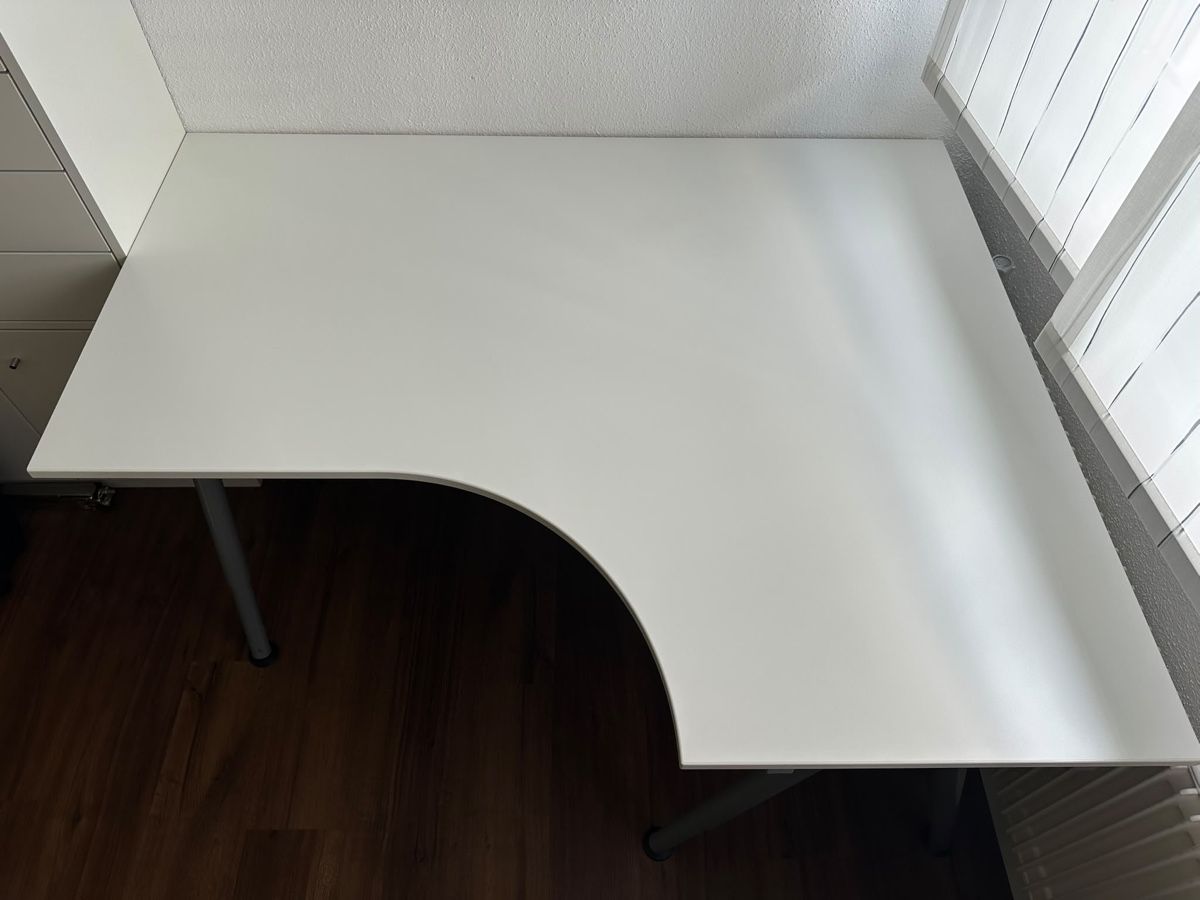 Schreibtische: IKEA Eckschreibtisch GALANT – Gebraucht aus Siebnen von Hubliv 1