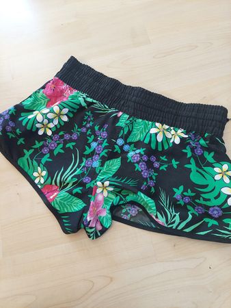 Badeshorts Jungelmotiv/Blumen ca Grösse M