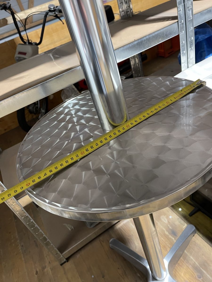 Tavoli: Stehtisch Aluminium rund mit Ablage – Usato da Herzogenbuchsee venduto da mmmhd5 2