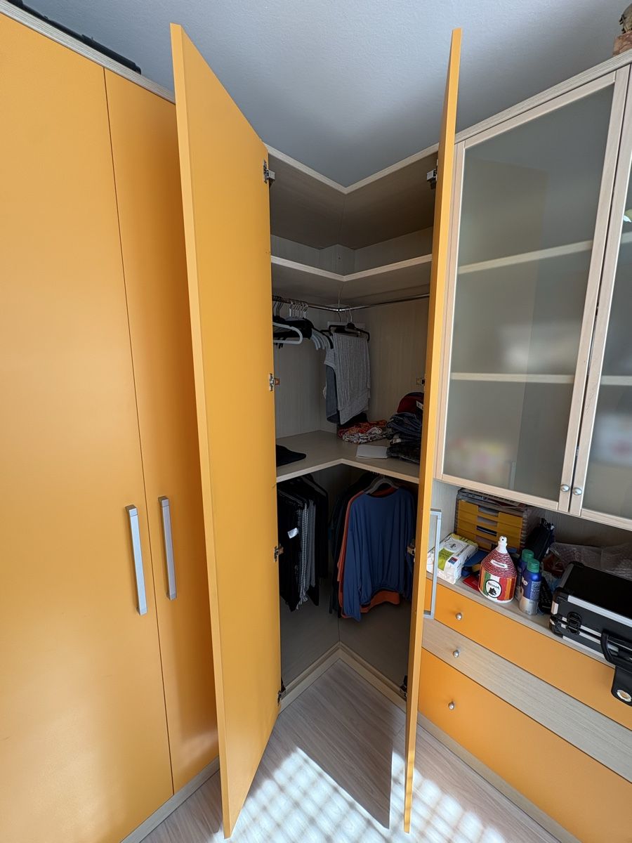 Armoires: Grosse Kleiderschrank  – Neuf (Voir description) à Lausen par and_f9qn 1