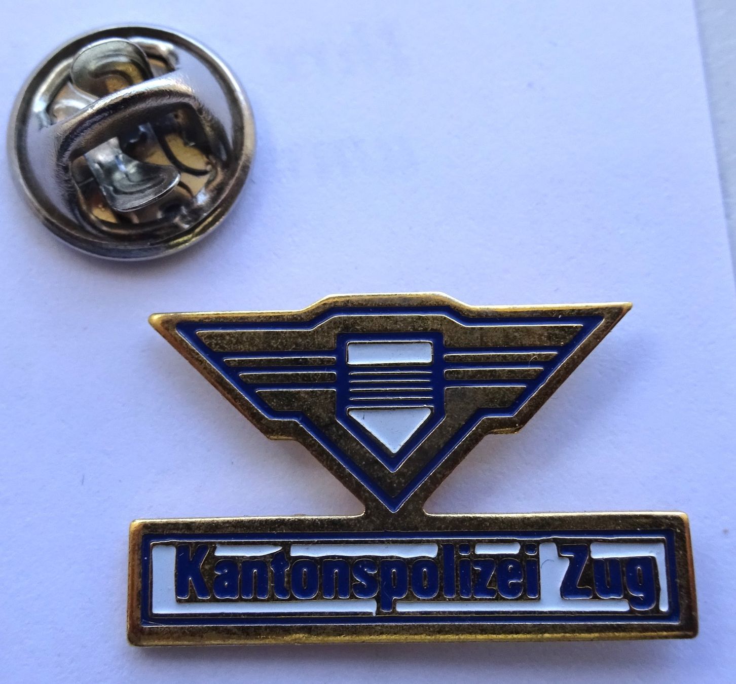 Placchette & Badge: Pin Kantons Polizei  ZUG – Usato da Utzenstorf venduto da BUtter81