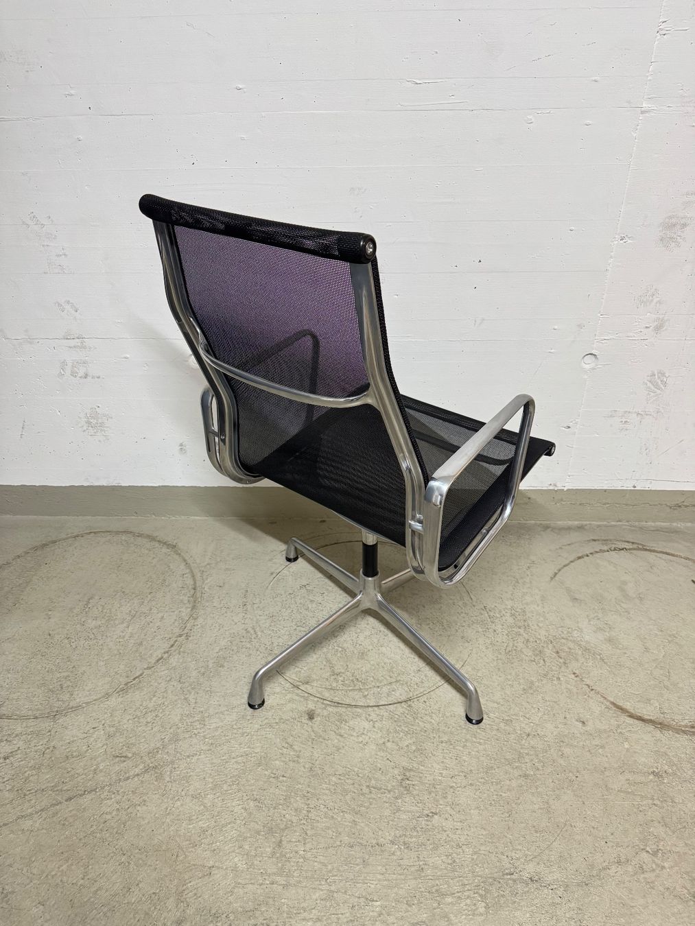 Vitra Stühle: Vitra Stuhl, Modell EA 108 – Gebraucht aus Luzern von CAZS_Luzern 2