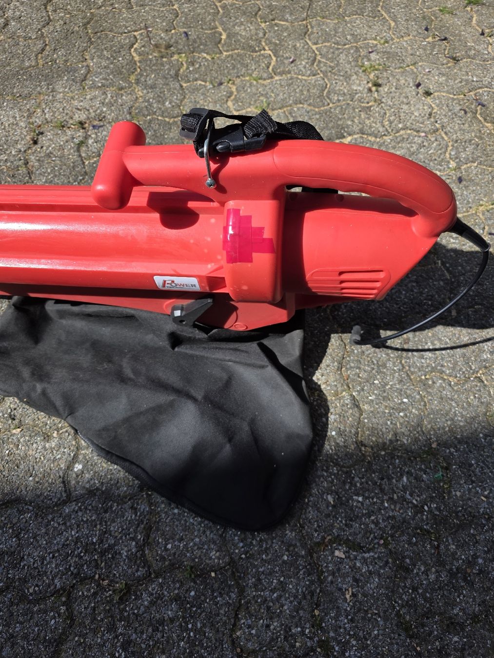 Soffiatori & Aspiratori per foglie: Powerful Red Garden Leaf Blower . – Usato da Hinwil venduto da Ehretstock8 1