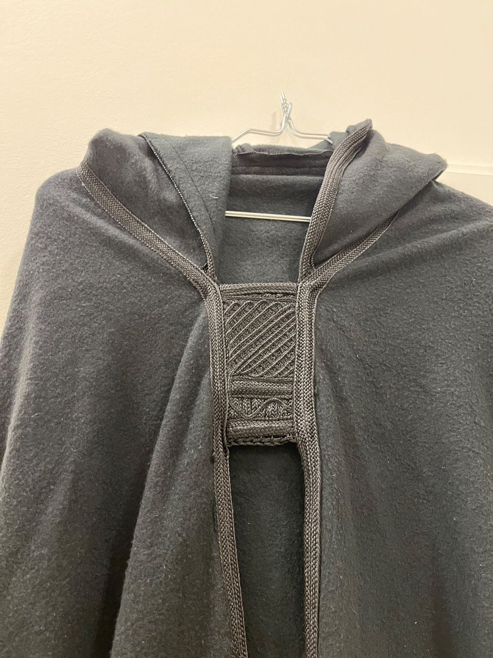 Altro in  Abbigliamento & Accessori: Grosses Cape mit Kapuze – Usato da Dornach venduto da npe_7dng 1