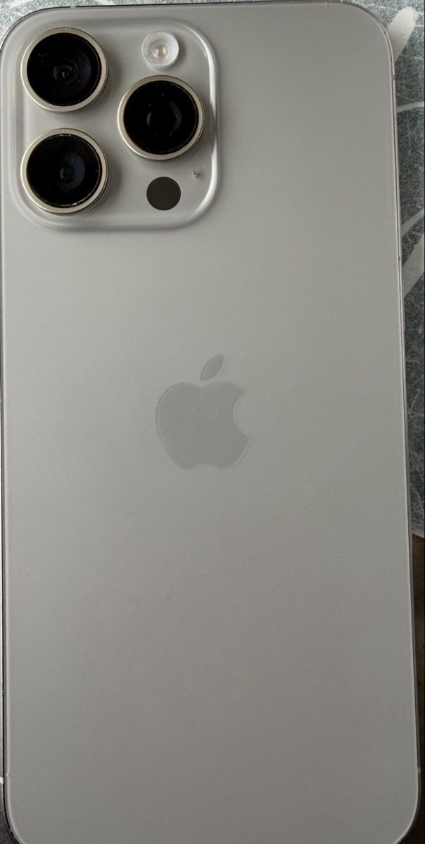 Apple Telefoni cellulari / Smartphones: iPhone 15 Pro Max Gebraucht Guten Zustand – Usato da Pratteln venduto da Hane07