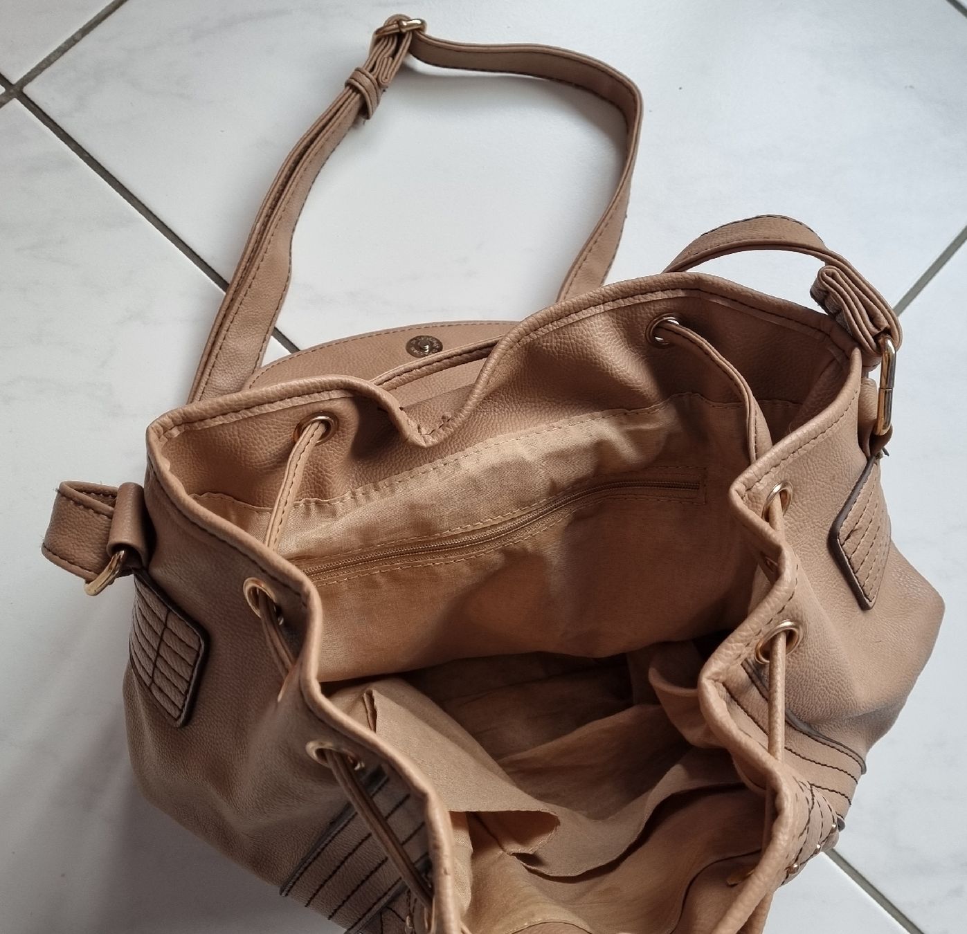 Borse da donna: Schöne, grosszügige Handtasche – Nuovo (secondo la descrizione) da Nottwil venduto da Janny77 3