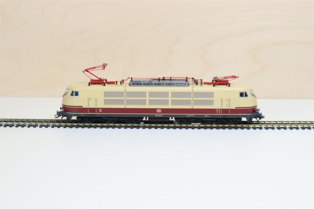 Märklin E-Lok BR103 MFX + Sound 39170 - Rarität Club Modell | Kaufen ...