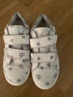 Suesse Maedchen Turnschuhe, Lederschuhe mit Sternen, Top fue