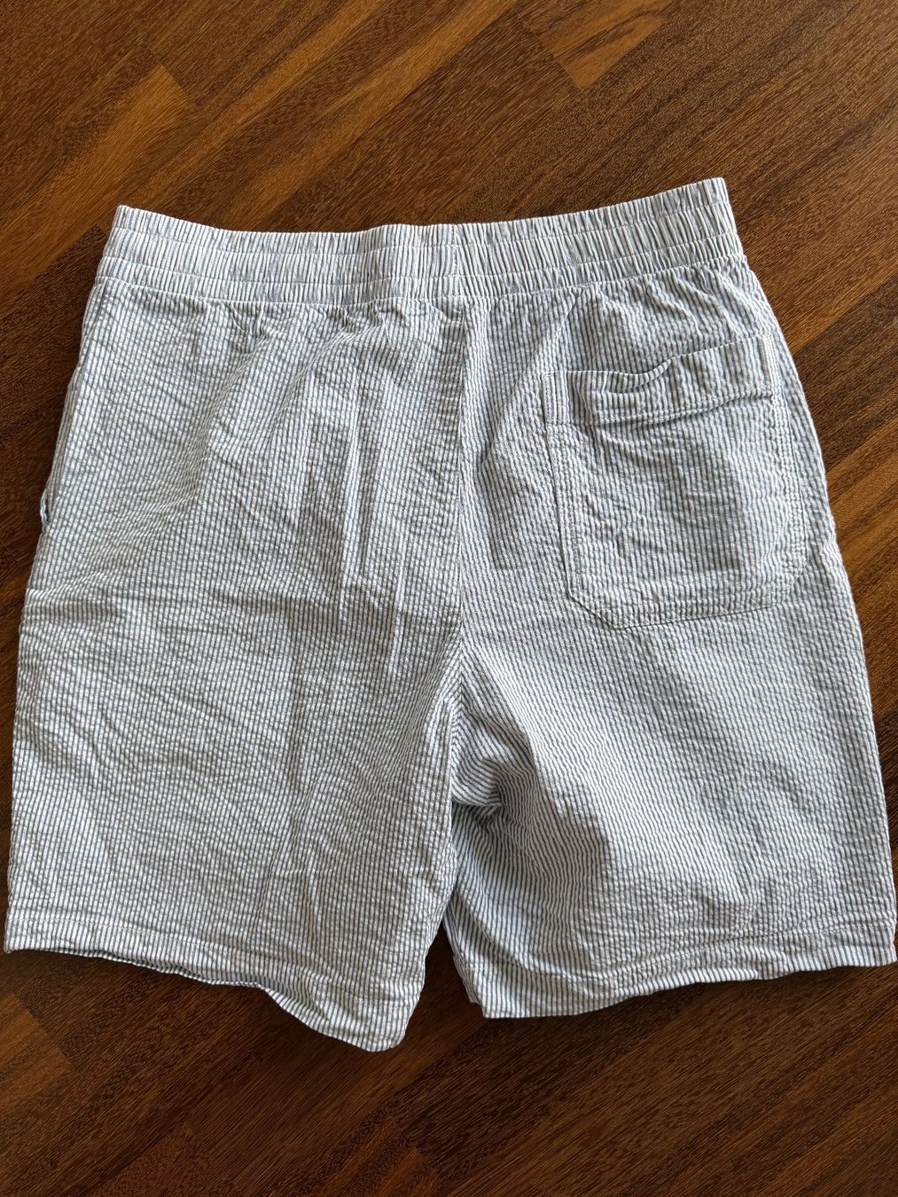 Uniqlo Pantaloni: Uniqlo Shorts – Usato da Ennetbaden venduto da miboo 1
